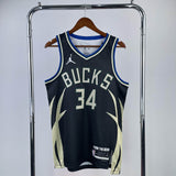 Regata Milwaukee Bucks Statement Edition 22/23 Giannis Antetokounmpo Preta