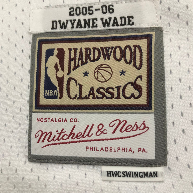 Regata Miami Heat Retrô Mitchell & Ness 2005/2006 Dwayne Wade
