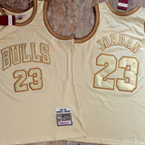 Regata Chicago Bulls Retrô Mitchell & Ness Authentic 1997/1998 Michael Jordan Dourada