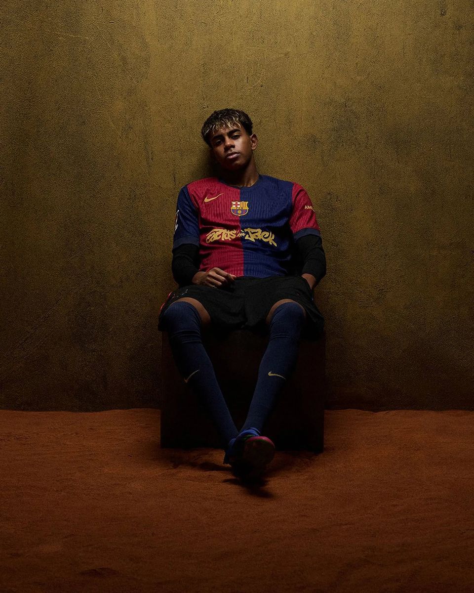 Camisa Barcelona Travis Scott Edição Especial Vermelha/Azul