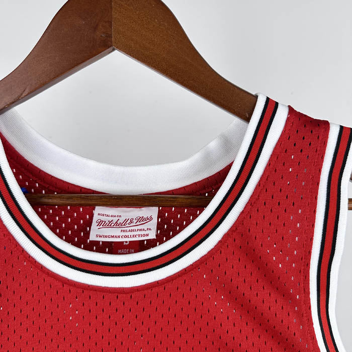 Regata Chicago Bulls Retrô Mitchell & Ness 1984/1985 Michael Jordan Vermelha
