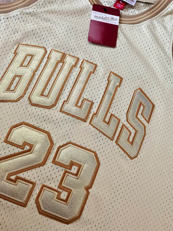 Regata Chicago Bulls Retrô Mitchell & Ness Authentic 1997/1998 Michael Jordan Dourada