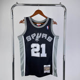 Regata San Antonio Spurs Retrô Mitchell & Ness 1998/99 Tim Duncan Preta