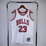 Regata Chicago Bulls Retrô Mitchell & Ness 1997/1998 Michael Jordan Branca