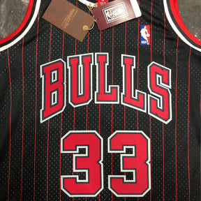 Regata Chicago Bulls Retrô Mitchell & Ness 1995/1996 Scottie Pippen Preta