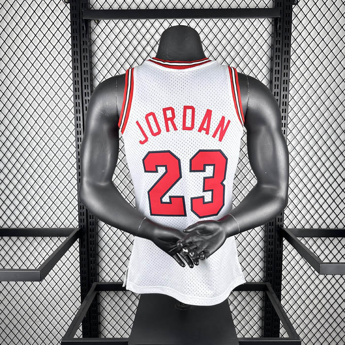 Regata Chicago Bulls Retrô Mitchell & Ness 1984/1985 Michael Jordan Branca