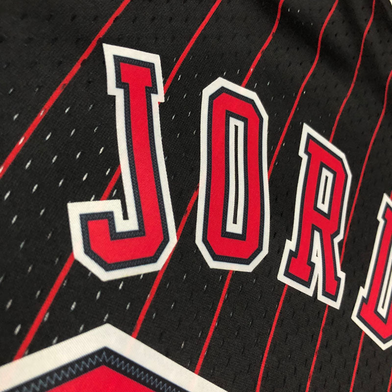 Regata Chicago Bulls Retrô Mitchell & Ness 1995/1996 Michael Jordan Preta