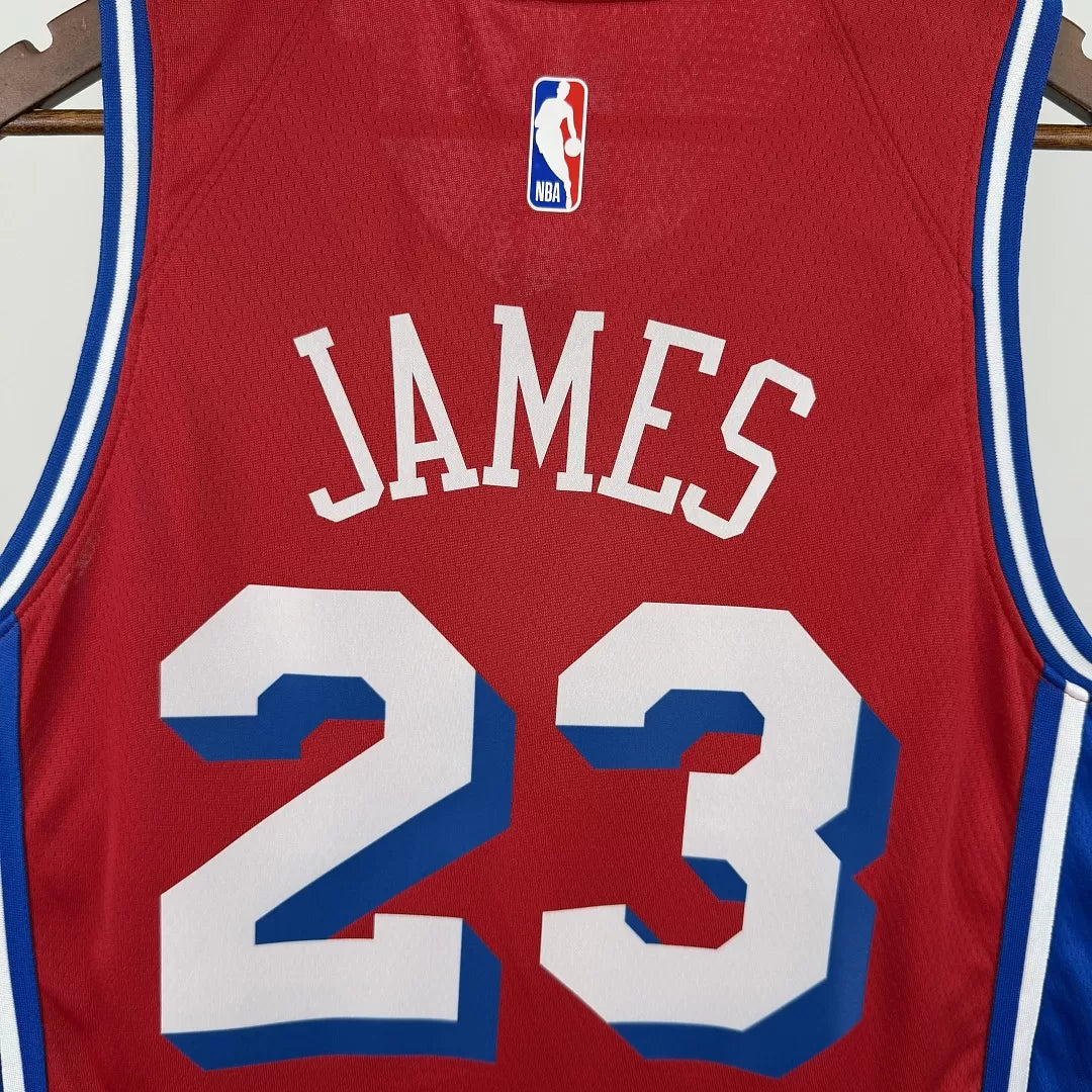 Regata Philadelphia 76ers Statement Edition 26/27 Lebron James Vermelha