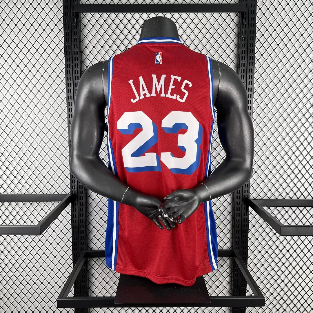 Regata Philadelphia 76ers Statement Edition 26/27 Lebron James Vermelha
