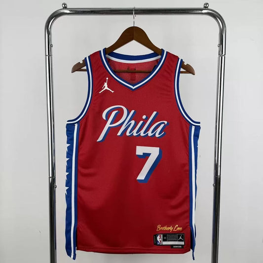 Regata Philadelphia 76ers Statement Edition 26/27 Jaylen Brown Vermelha
