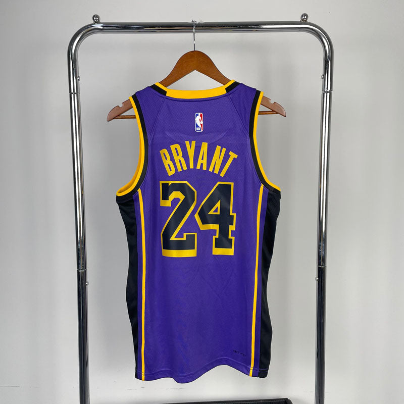 Regata  Los Angeles Lakers Statement Edition Kobe Bryant 24 Roxa