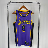 Regata  Los Angeles Lakers Statement Edition Kobe Bryant 8 Roxa