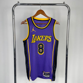 Regata  Los Angeles Lakers Statement Edition Kobe Bryant 8 Roxa
