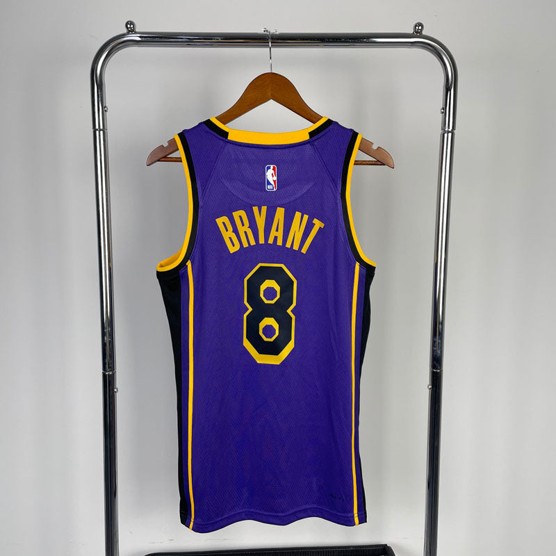 Regata  Los Angeles Lakers Statement Edition Kobe Bryant 8 Roxa