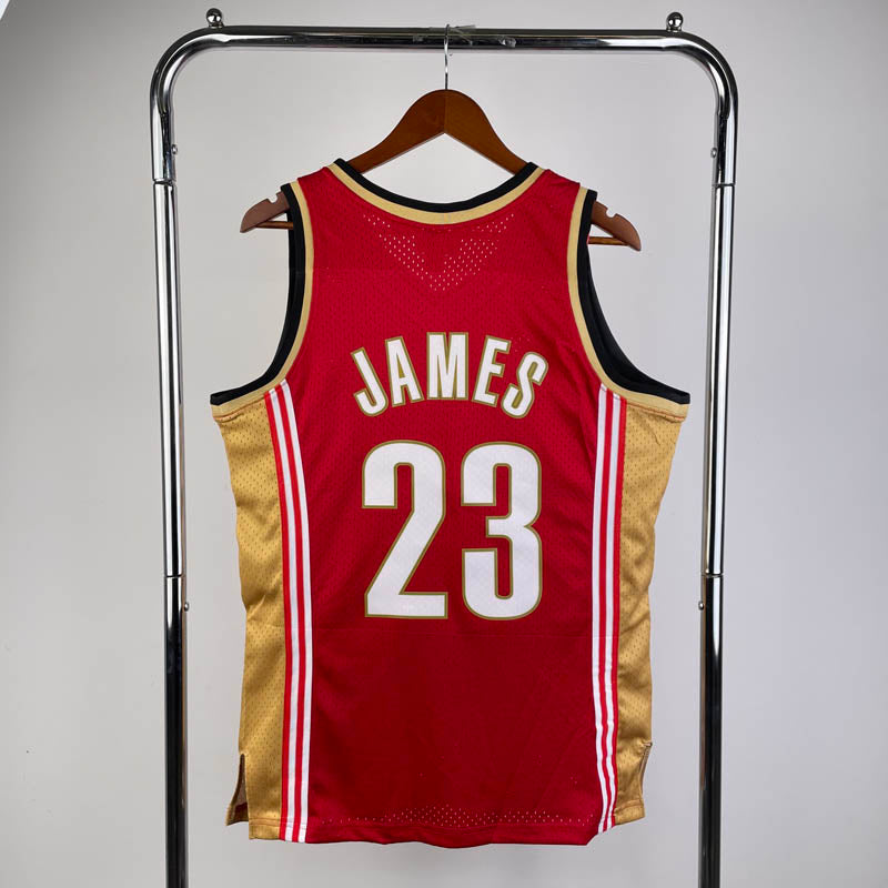 Regata Cleveland Cavaliers Retrô Mitchell & Ness 2003/2004 LeBron James