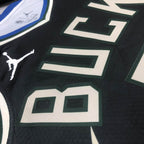 Regata Milwaukee Bucks Statement Edition 22/23 Giannis Antetokounmpo Preta