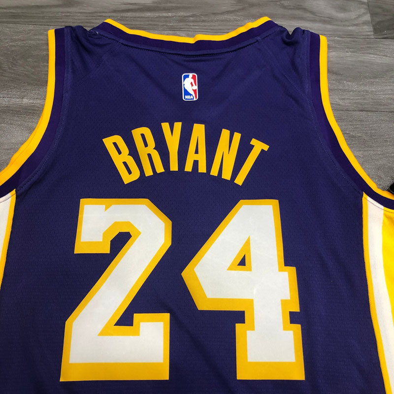 Regata  Los Angeles Lakers Kobe Bryant 24 Roxa