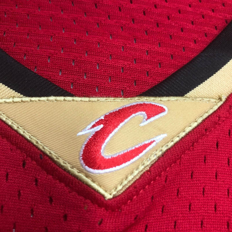 Regata Cleveland Cavaliers Retrô Mitchell & Ness 2003/2004 LeBron James