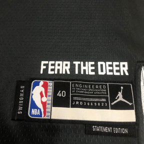 Regata Milwaukee Bucks Statement Edition 22/23 Giannis Antetokounmpo Preta