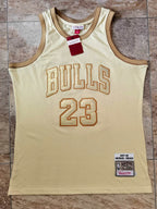Regata Chicago Bulls Retrô Mitchell & Ness Authentic 1997/1998 Michael Jordan Dourada