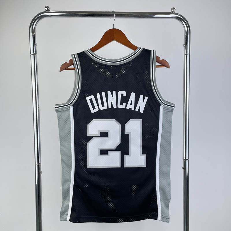 Regata San Antonio Spurs Retrô Mitchell & Ness 1998/99 Tim Duncan Preta
