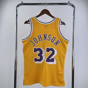 Regata Lakers Retrô Mitchell & Ness 1984/1985 Magic Johnson Amarela