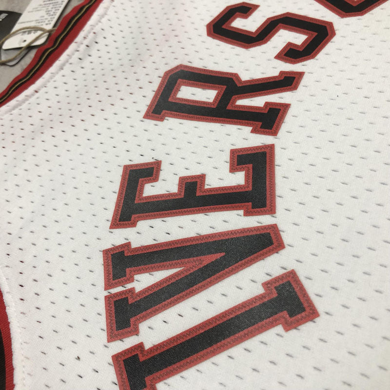 Regata 76ers Retrô Mitchell & Ness 1997/1998 Allen Iverson Branca