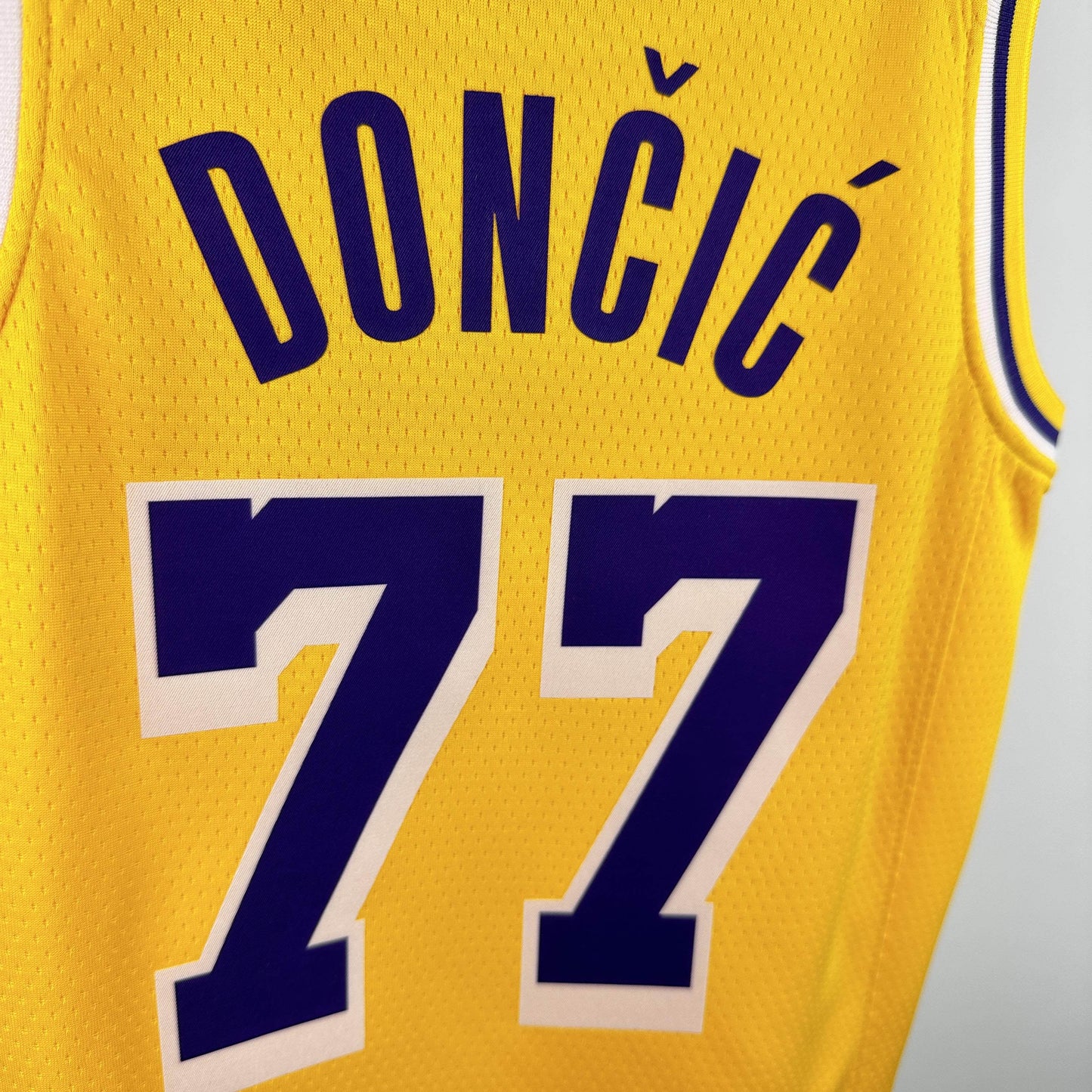Regata Infantil  Los Angeles Lakers Luka Doncic Amarela
