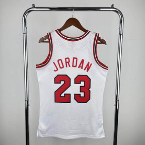 Regata Chicago Bulls Retrô Mitchell & Ness 1984/1985 Michael Jordan Branca