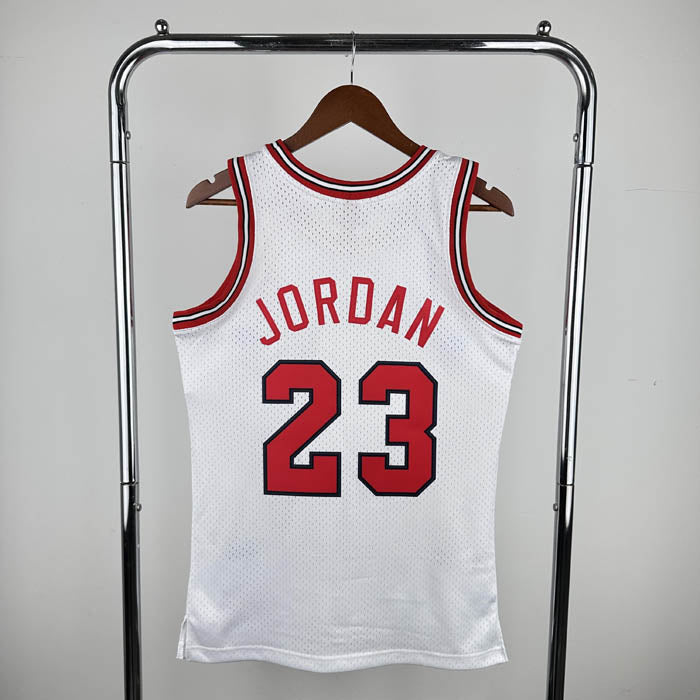 Regata Chicago Bulls Retrô Mitchell & Ness 1984/1985 Michael Jordan Branca