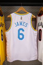 Regata  Los Angeles Lakers Classic Edition 22/23 LeBron James Branca