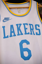 Regata  Los Angeles Lakers Classic Edition 22/23 LeBron James Branca