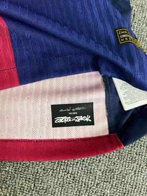 Camisa Barcelona x Travis Scott Cactus Jack Vermelha / Azul (Versão Jogador)