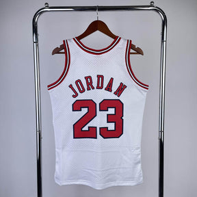 Regata Chicago Bulls Retrô Mitchell & Ness 1997/1998 Michael Jordan Branca