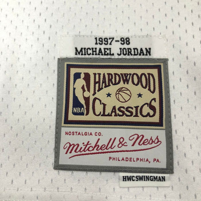 Regata Chicago Bulls Retrô Mitchell & Ness 1997/1998 Michael Jordan Branca