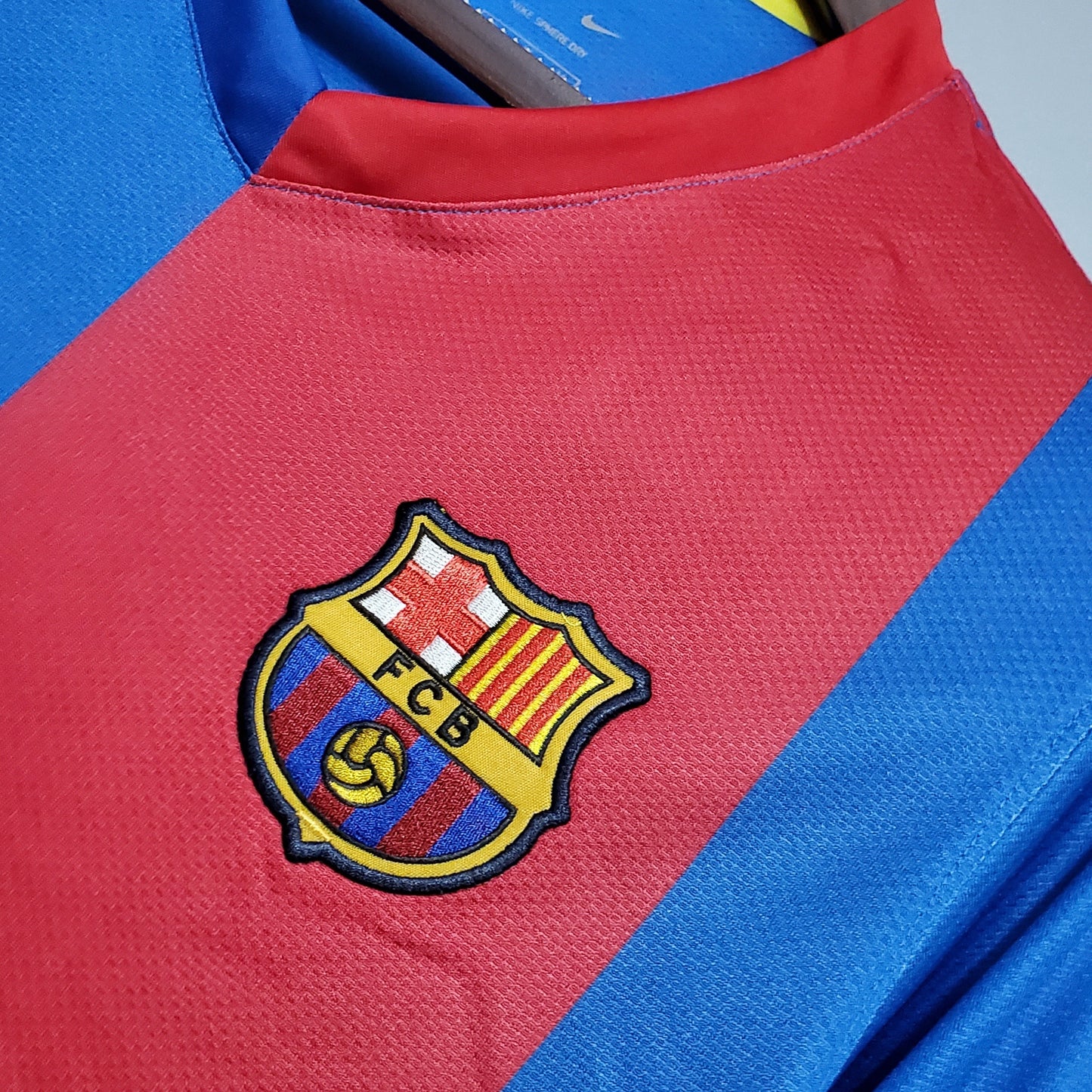 Camisa Barcelona Titular 06/07 - Versão Retrô Manga Longa