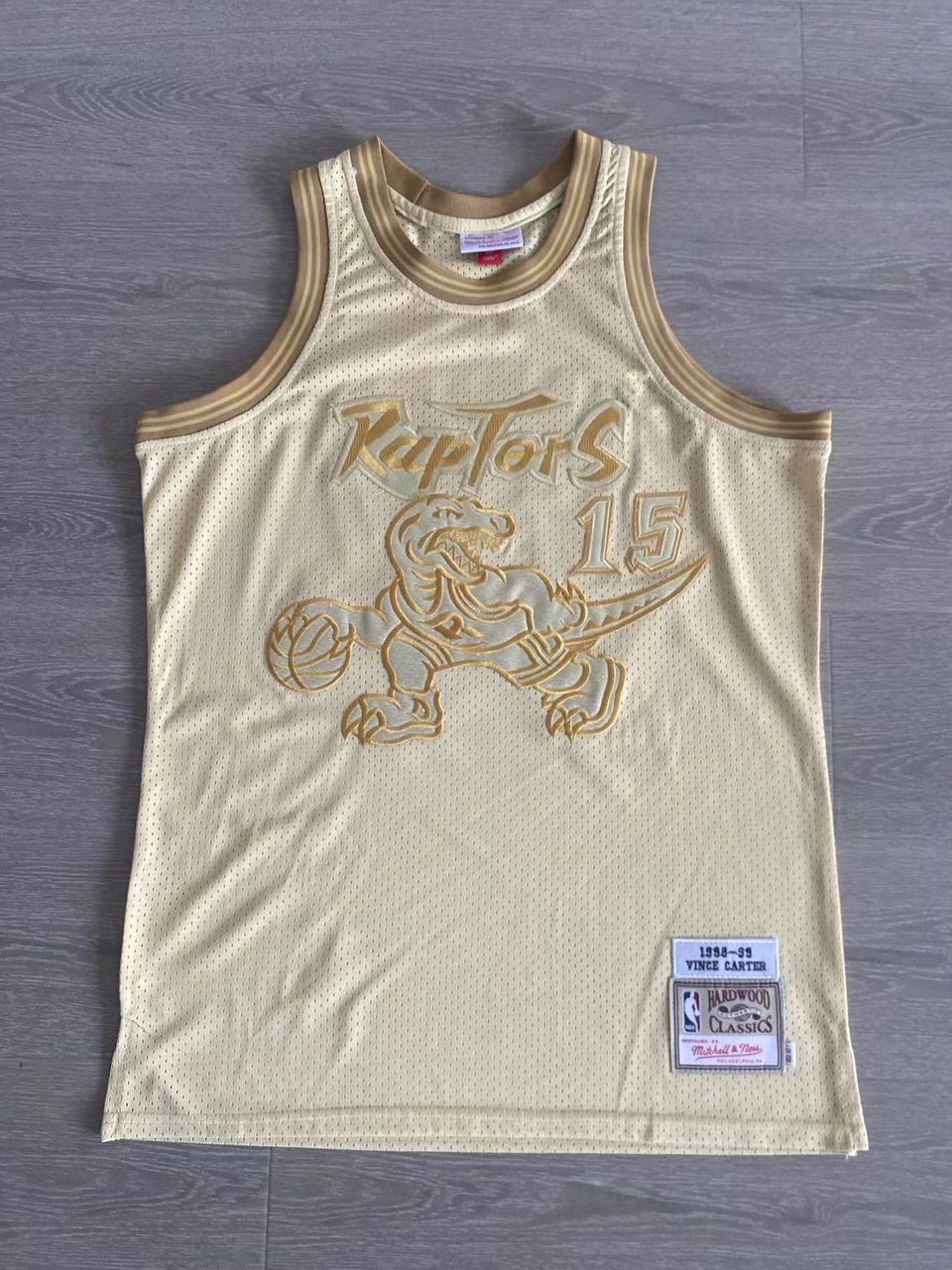 Regata Toronto Raptors Retrô Mitchell & Ness 1998/1999 Vince Carter Dourada