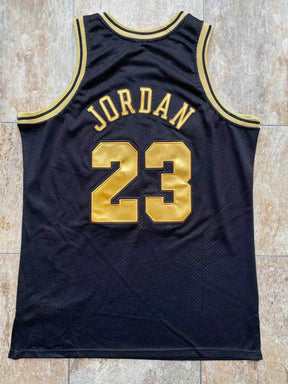 Regata Chicago Bulls Retrô Mitchell & Ness Authentic 1997/1998 Michael Jordan Preta