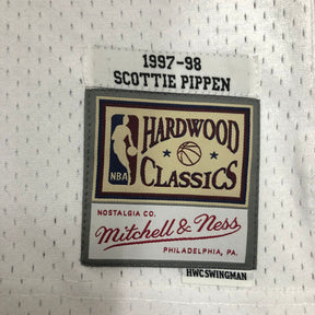 Regata Chicago Bulls Retrô Mitchell & Ness 1997/1998 Scottie Pippen Branca