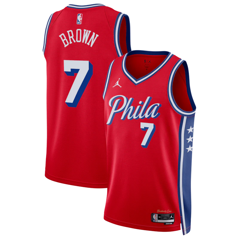 Regata Philadelphia 76ers Statement Edition 26/27 Jaylen Brown Vermelha