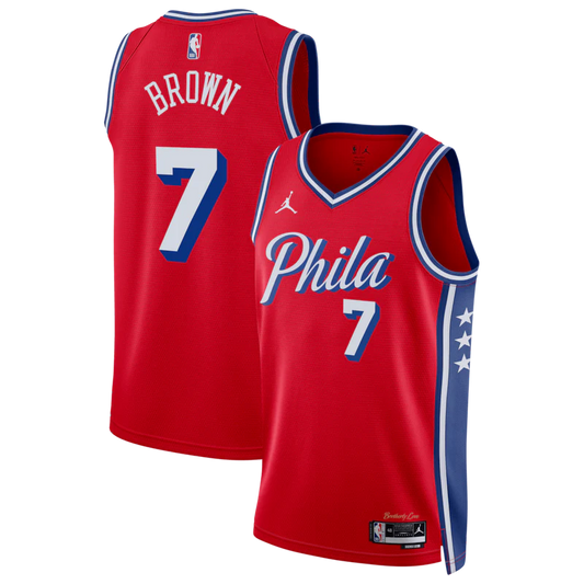 Regata Philadelphia 76ers Statement Edition 26/27 Jaylen Brown Vermelha