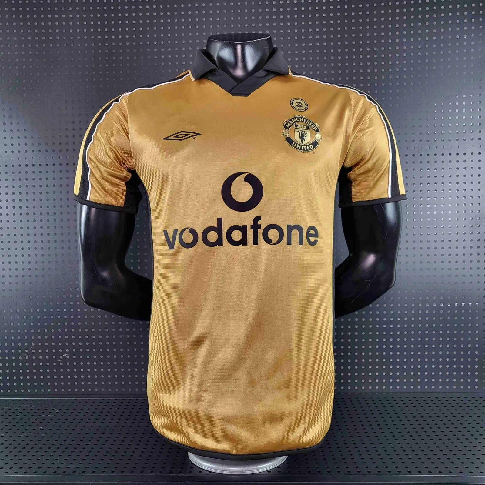 Camisa Manchester United Dupla Face 100 Anos Retrô 2001/2002 Branca / Dourada Masculina