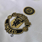 Camisa Manchester United Dupla Face 100 Anos Retrô 2001/2002 Branca / Dourada Masculina